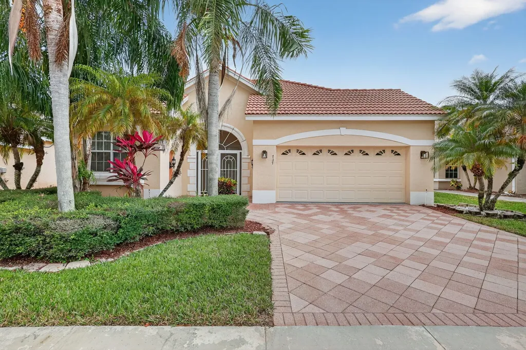 737 SW Great Exuma Cove Port St Lucie FL 34986