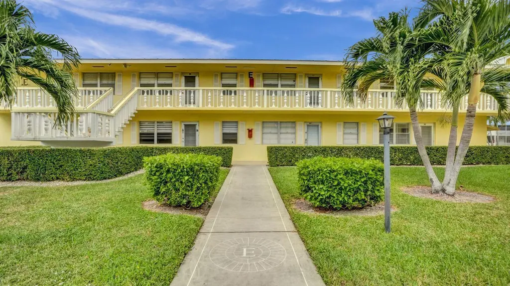 118 Sheffield E West Palm Beach FL 33417