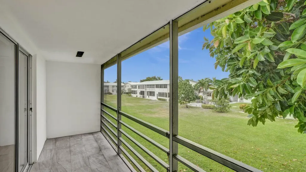 118 Sheffield E West Palm Beach FL 33417