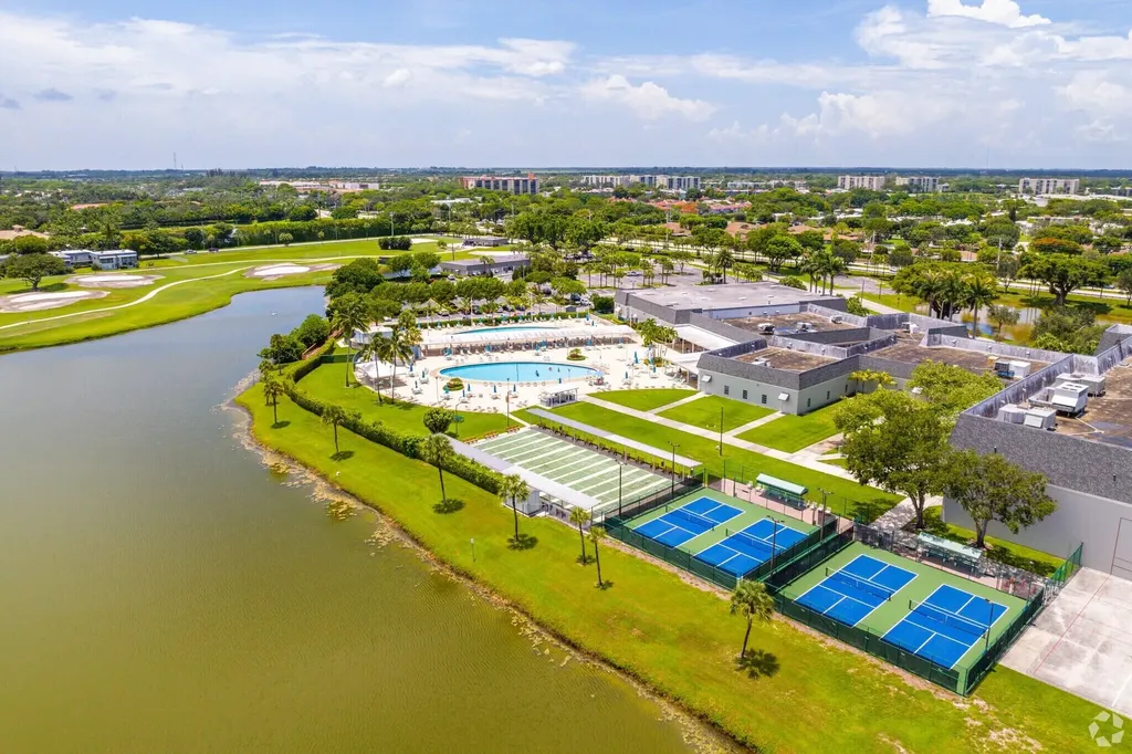 715 Normandy O Delray Beach FL 33484
