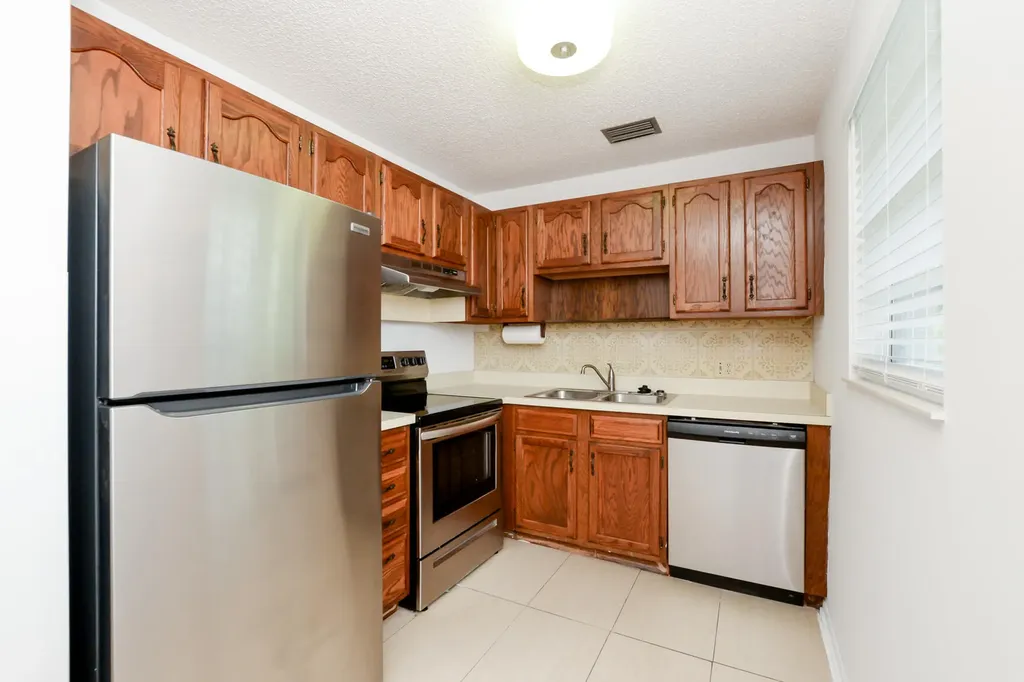 8 Lake Vista Trail Port St Lucie FL 34952