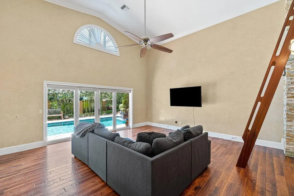 870 NW 7th Street Boca Raton FL 33486