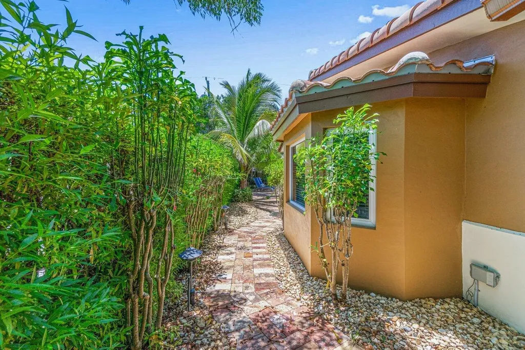 870 NW 7th Street Boca Raton FL 33486