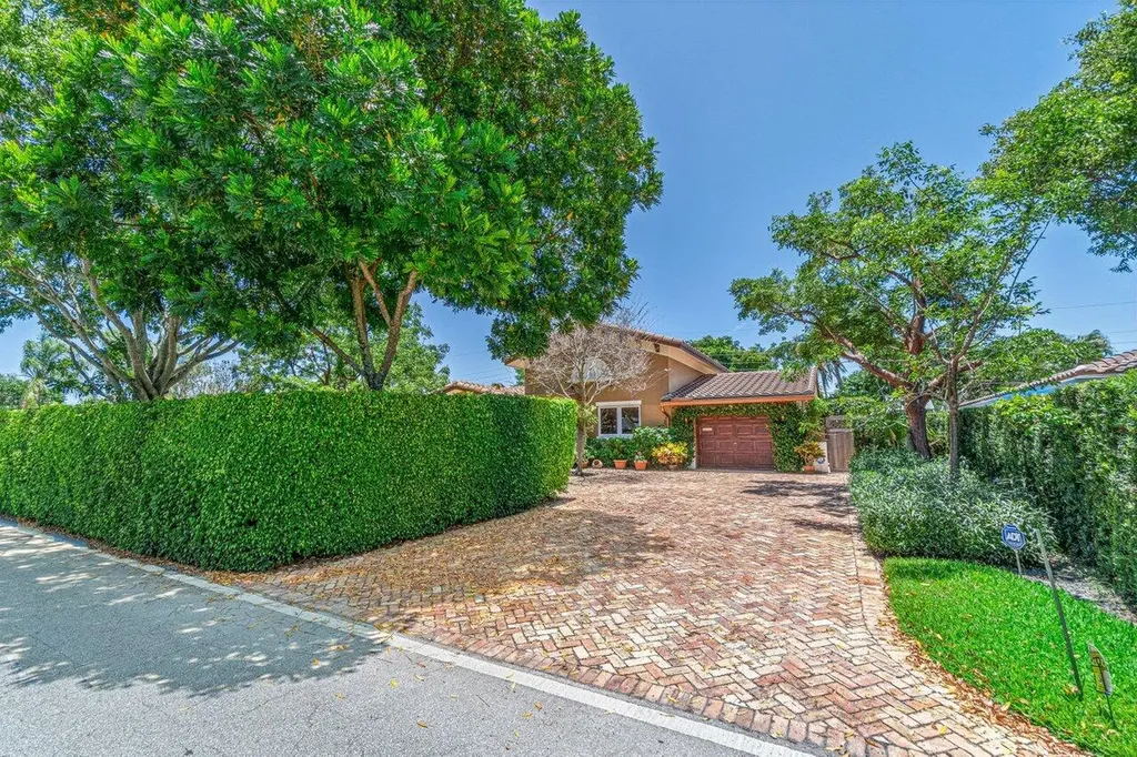 870 NW 7th Street Boca Raton FL 33486