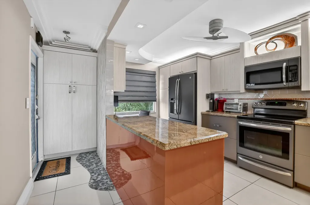 3080 Yarmouth D Boca Raton FL 33434