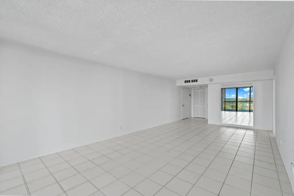 2425 Presidential Way West Palm Beach FL 33401