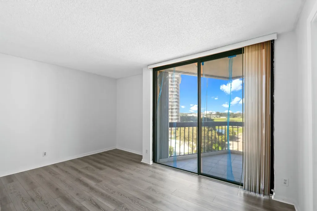 2425 Presidential Way West Palm Beach FL 33401