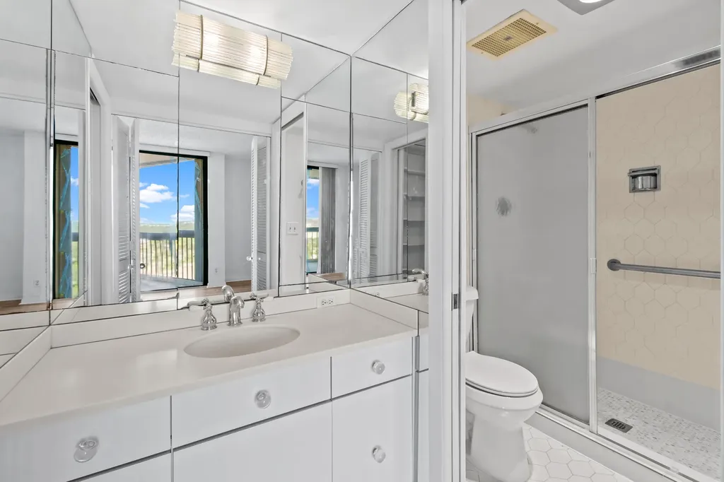 2425 Presidential Way West Palm Beach FL 33401