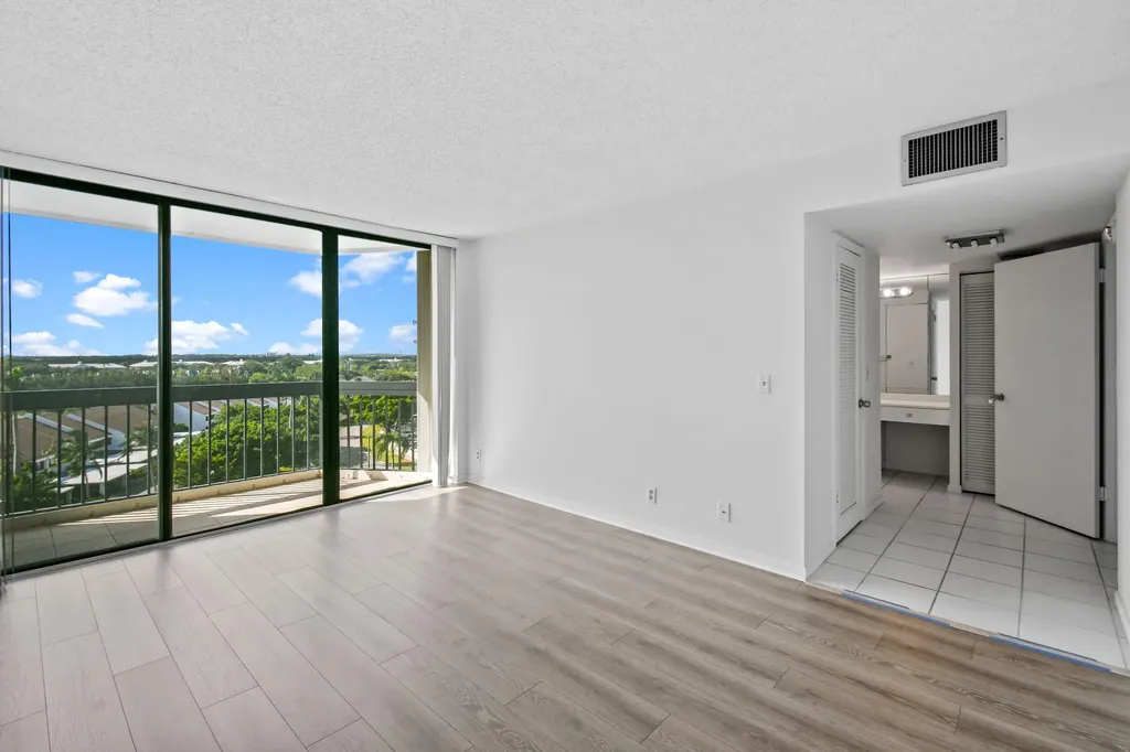 2425 Presidential Way West Palm Beach FL 33401