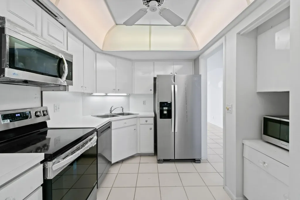 2425 Presidential Way West Palm Beach FL 33401