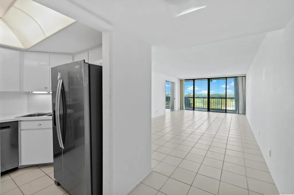 2425 Presidential Way West Palm Beach FL 33401