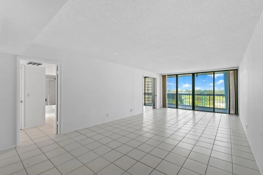 2425 Presidential Way West Palm Beach FL 33401