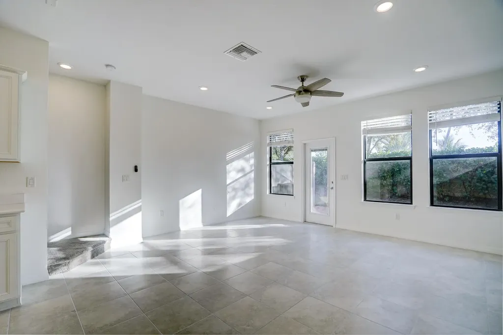 Palm Springs FL 33406