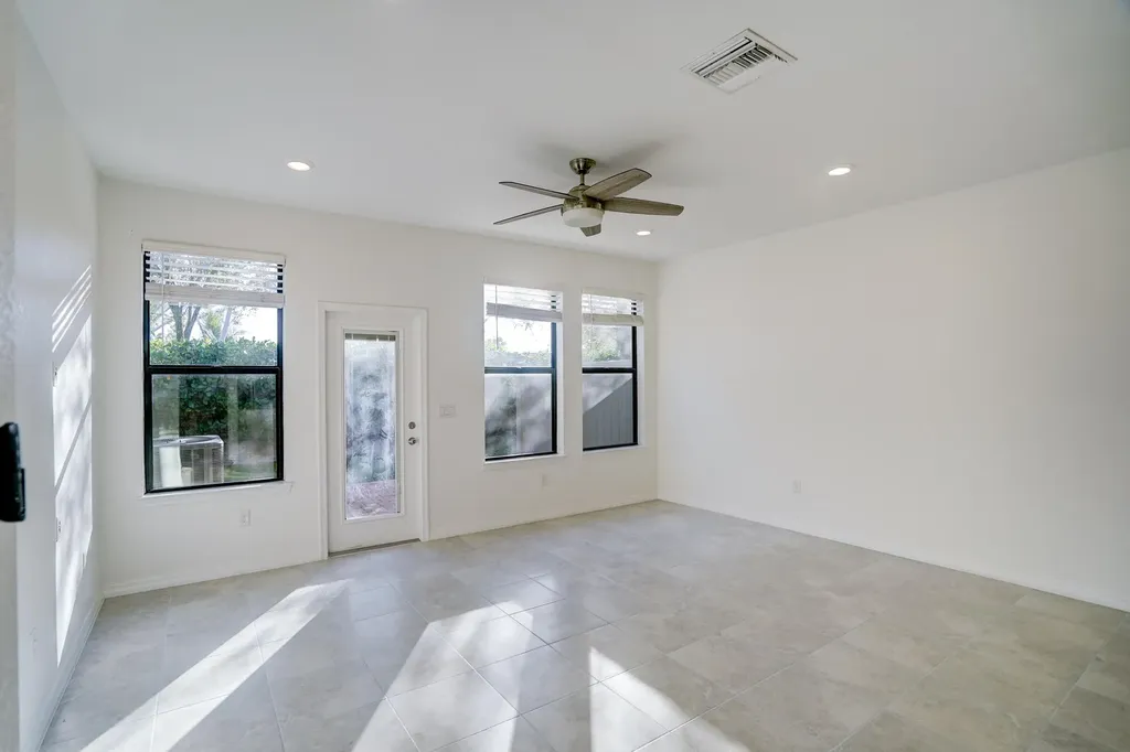 Palm Springs FL 33406