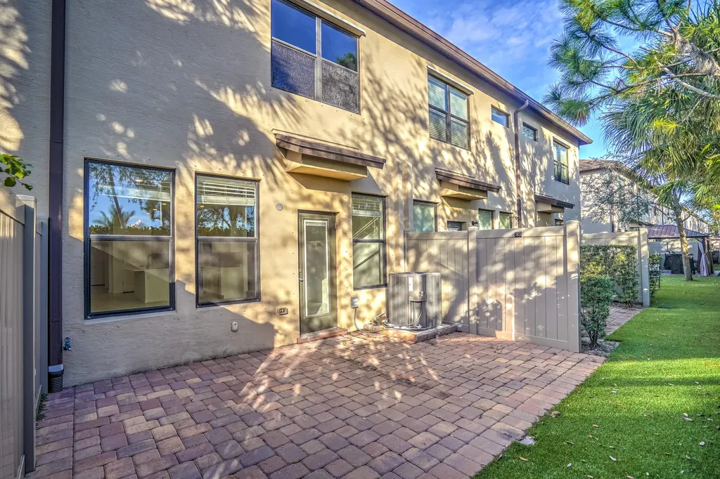 Palm Springs FL 33406