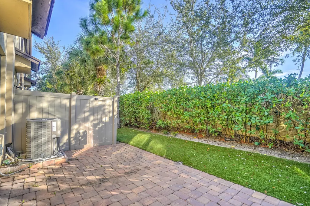 Palm Springs FL 33406