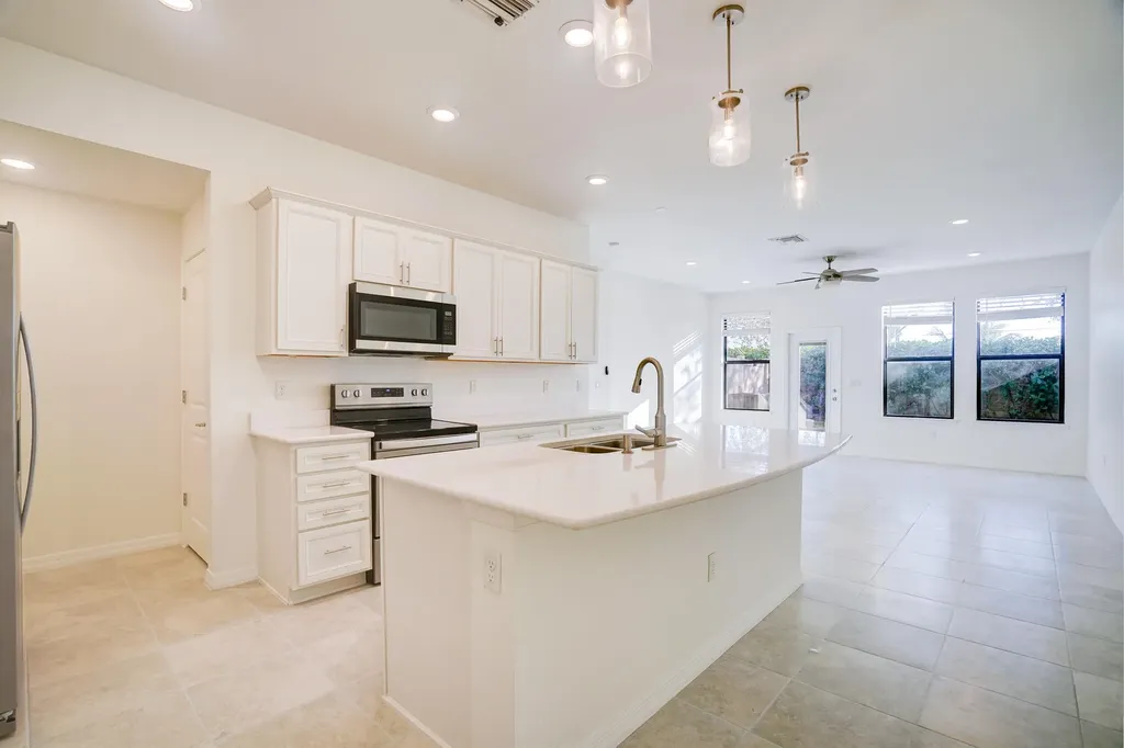 Palm Springs FL 33406