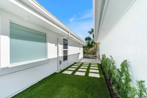 17036 Bay Street Jupiter FL 33477