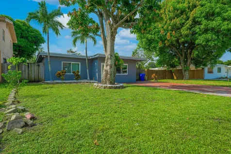 6824 SW 5th Street Pembroke Pines FL 33023