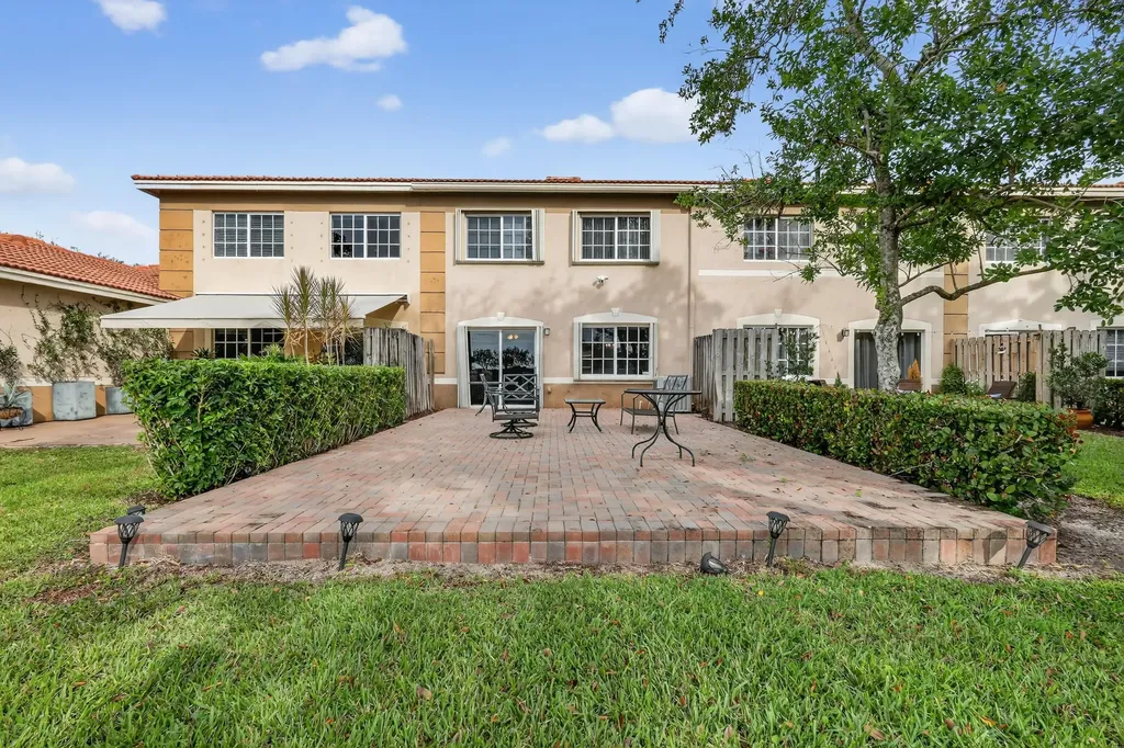 6698 Old Farm Trail Boynton Beach FL 33437