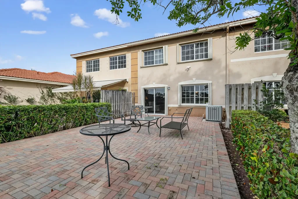 6698 Old Farm Trail Boynton Beach FL 33437