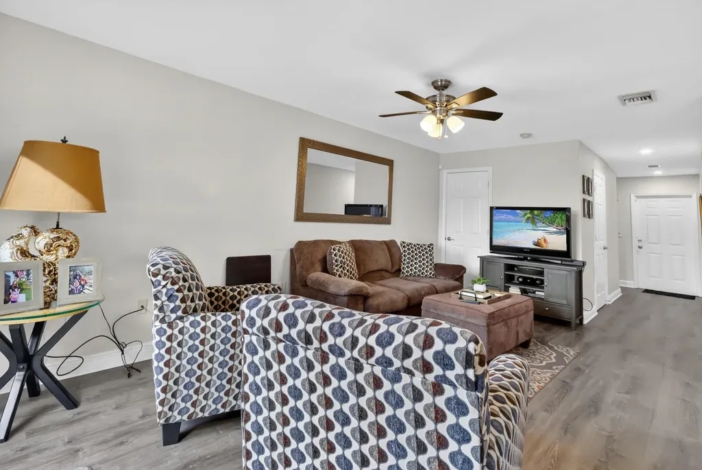 6698 Old Farm Trail Boynton Beach FL 33437