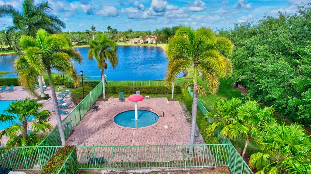 6698 Old Farm Trail Boynton Beach FL 33437