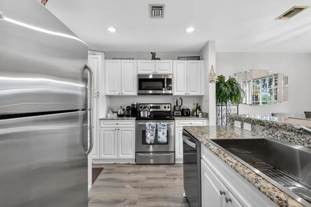 6698 Old Farm Trail Boynton Beach FL 33437