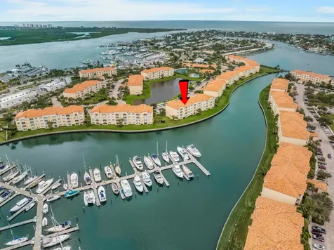 8 Harbour Isle Drive E Fort Pierce FL 34949