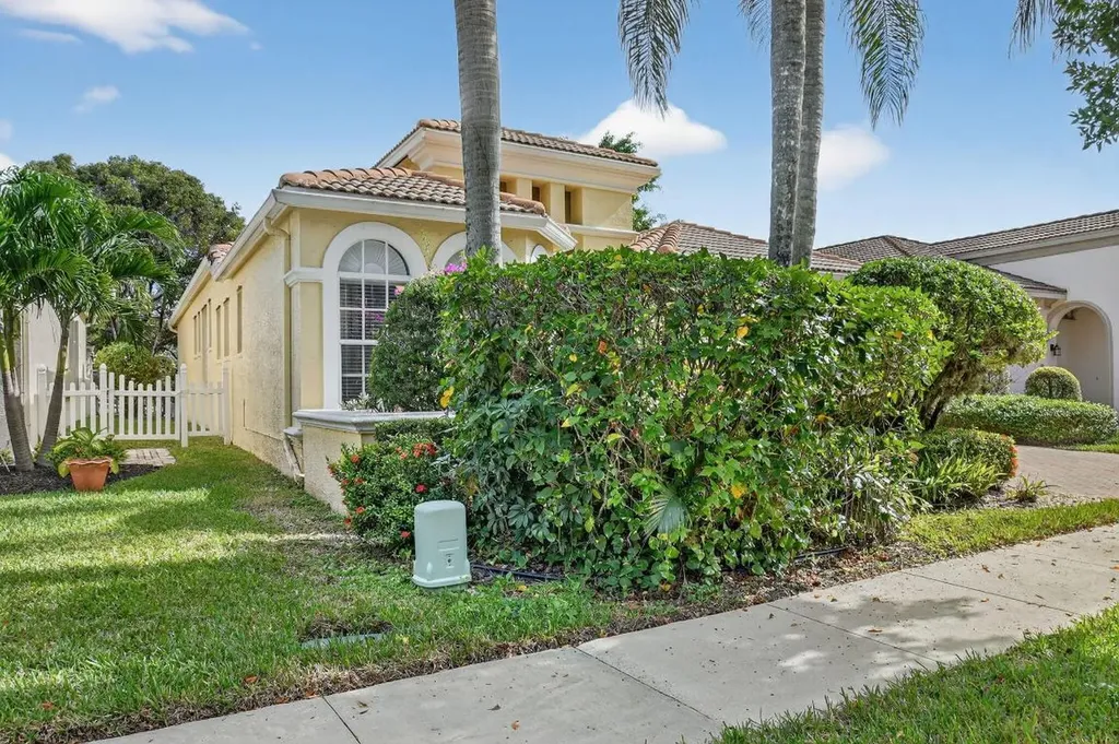 1848 Via Castello Wellington FL 33411