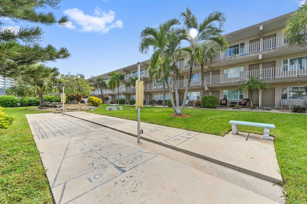 3200 NE 7th Court Pompano Beach FL 33062