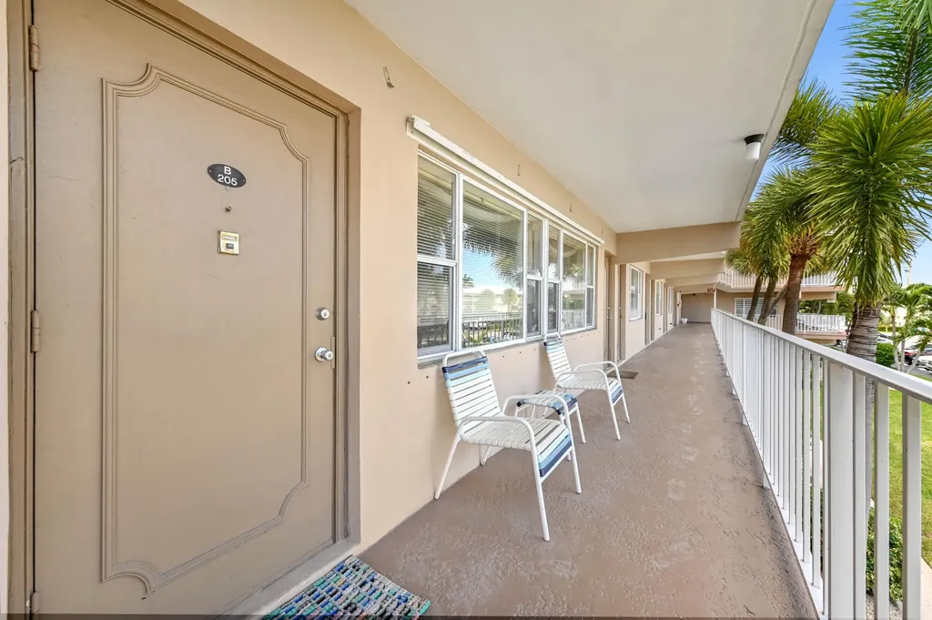 3200 NE 7th Court Pompano Beach FL 33062