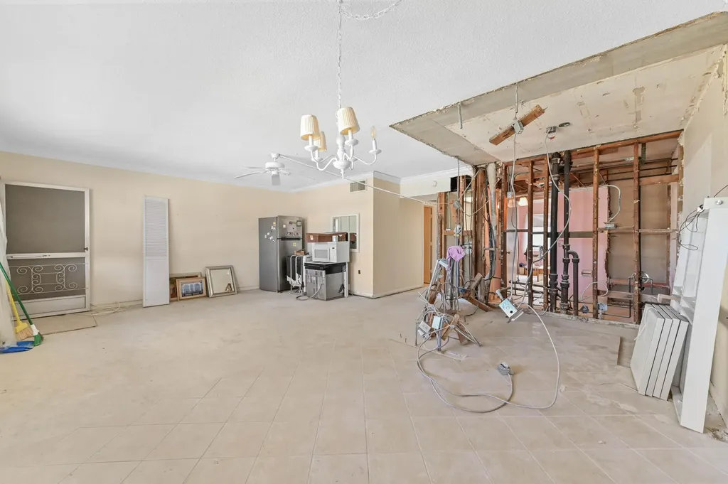3200 NE 7th Court Pompano Beach FL 33062