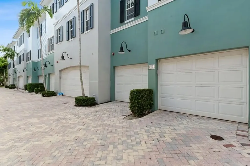 310 E Mallory Circle Delray Beach FL 33483
