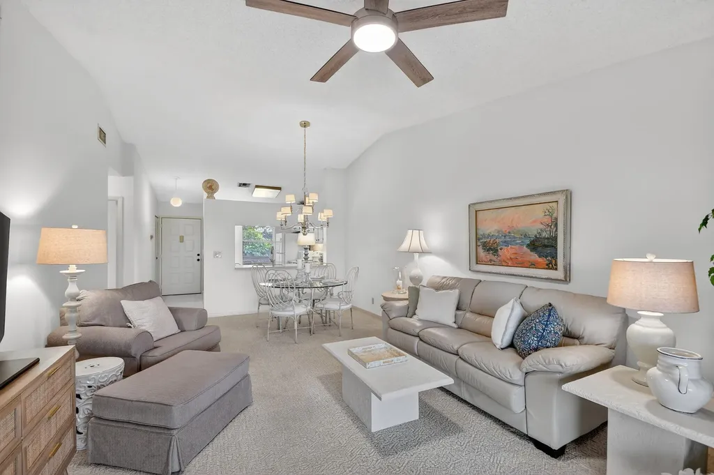 4542 Lucerne Lakes Boulevard E Lake Worth FL 33467