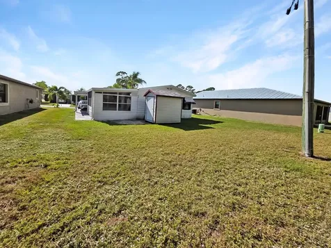 35 Flores Del Norte Fort Pierce FL 34951