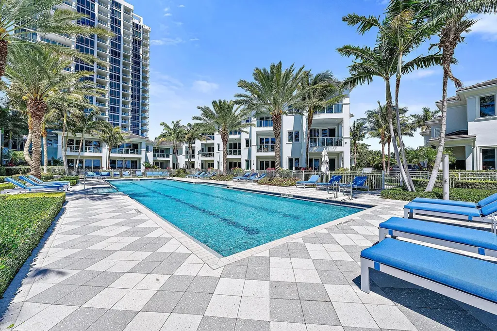 112 Water Club Court N North Palm Beach FL 33408