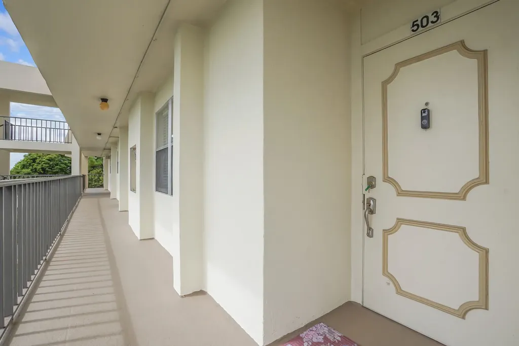 3959 Via Poinciana Lake Worth FL 33467