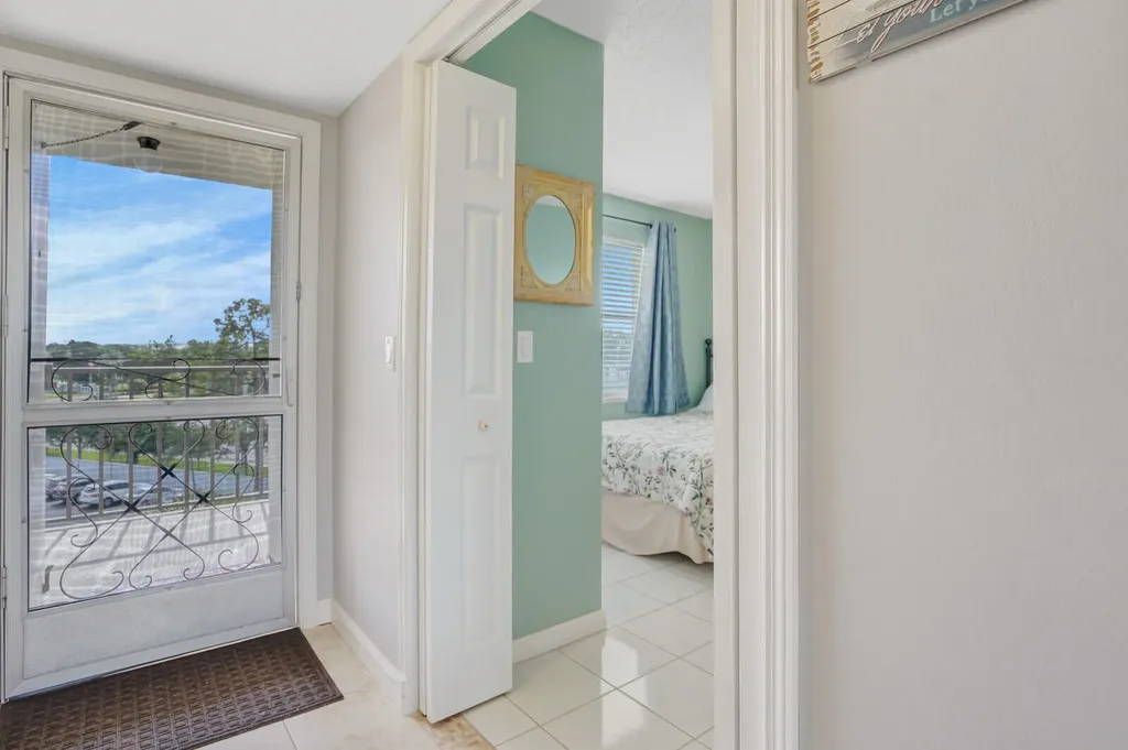 3959 Via Poinciana Lake Worth FL 33467