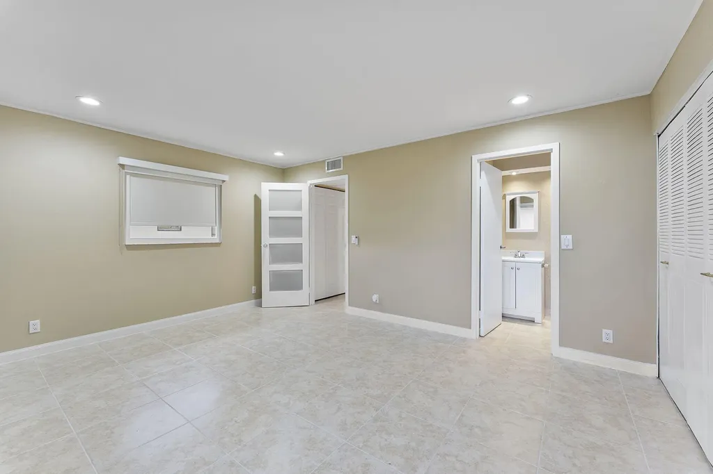 527 Brittany K Delray Beach FL 33446