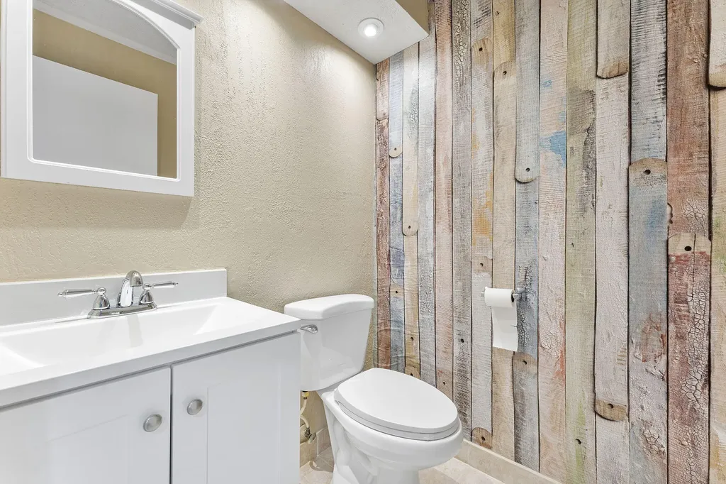 527 Brittany K Delray Beach FL 33446