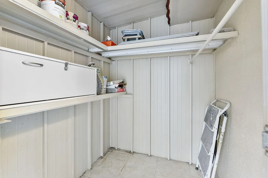 527 Brittany K Delray Beach FL 33446