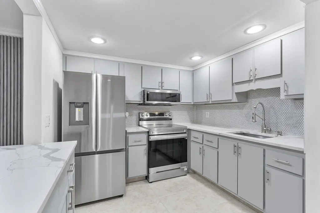 527 Brittany K Delray Beach FL 33446