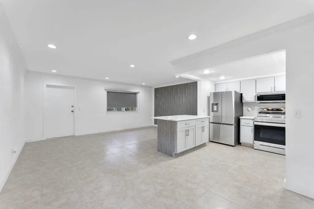 527 Brittany K Delray Beach FL 33446