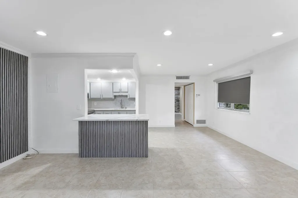 527 Brittany K Delray Beach FL 33446