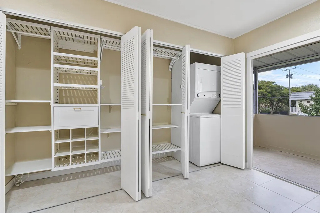 527 Brittany K Delray Beach FL 33446