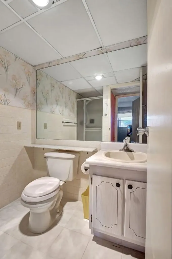 325 Saxony G Delray Beach FL 33446