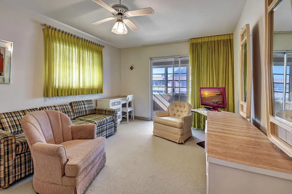 325 Saxony G Delray Beach FL 33446