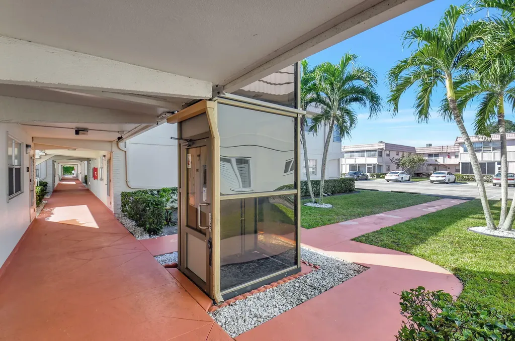 325 Saxony G Delray Beach FL 33446