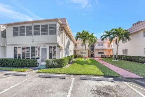 325 Saxony G Delray Beach FL 33446